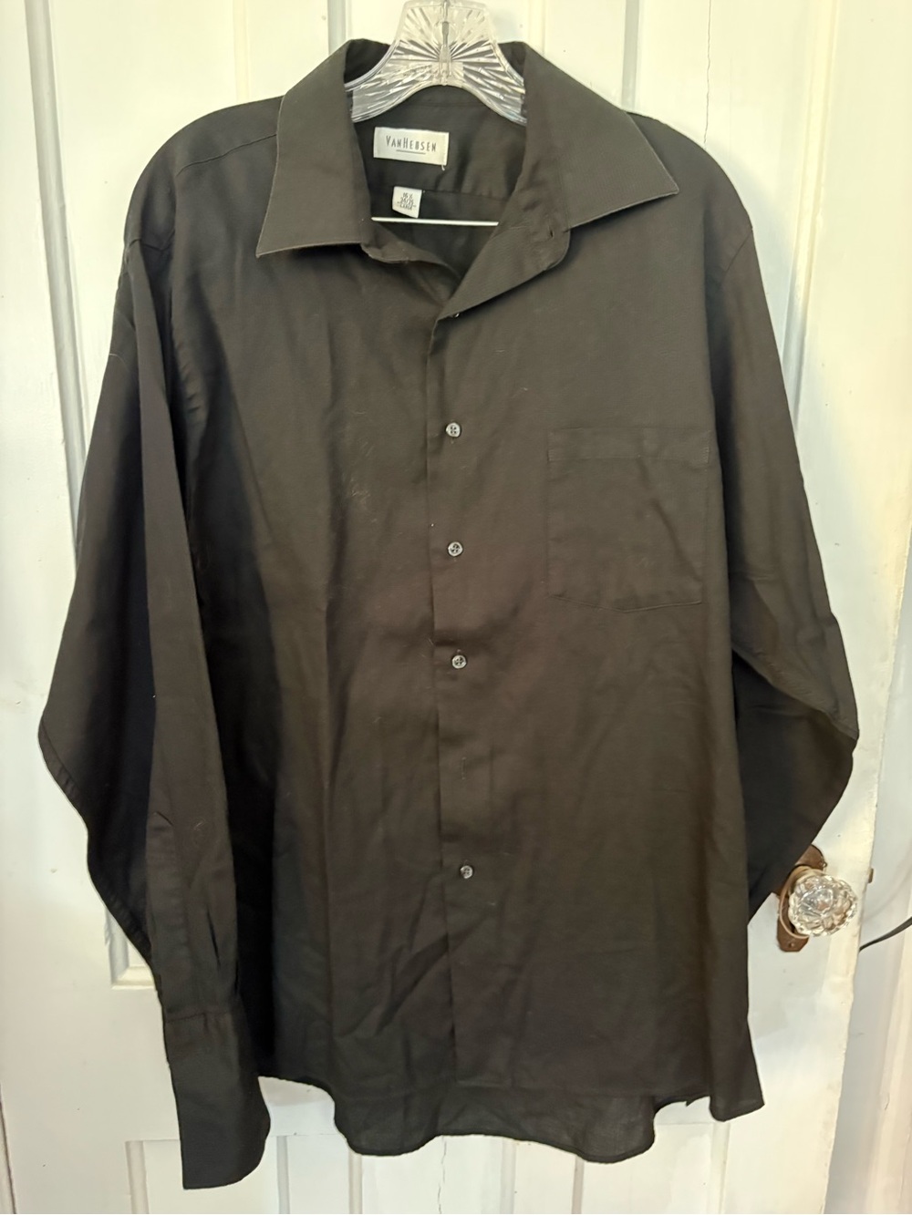 Van Heusen black Men's Long-Sleeve Button-Up Dress Shirt